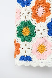 TOP EN MAILLE CROCHET À FLEURS