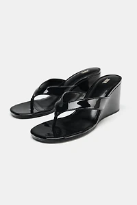PATENT WEDGE SANDALS