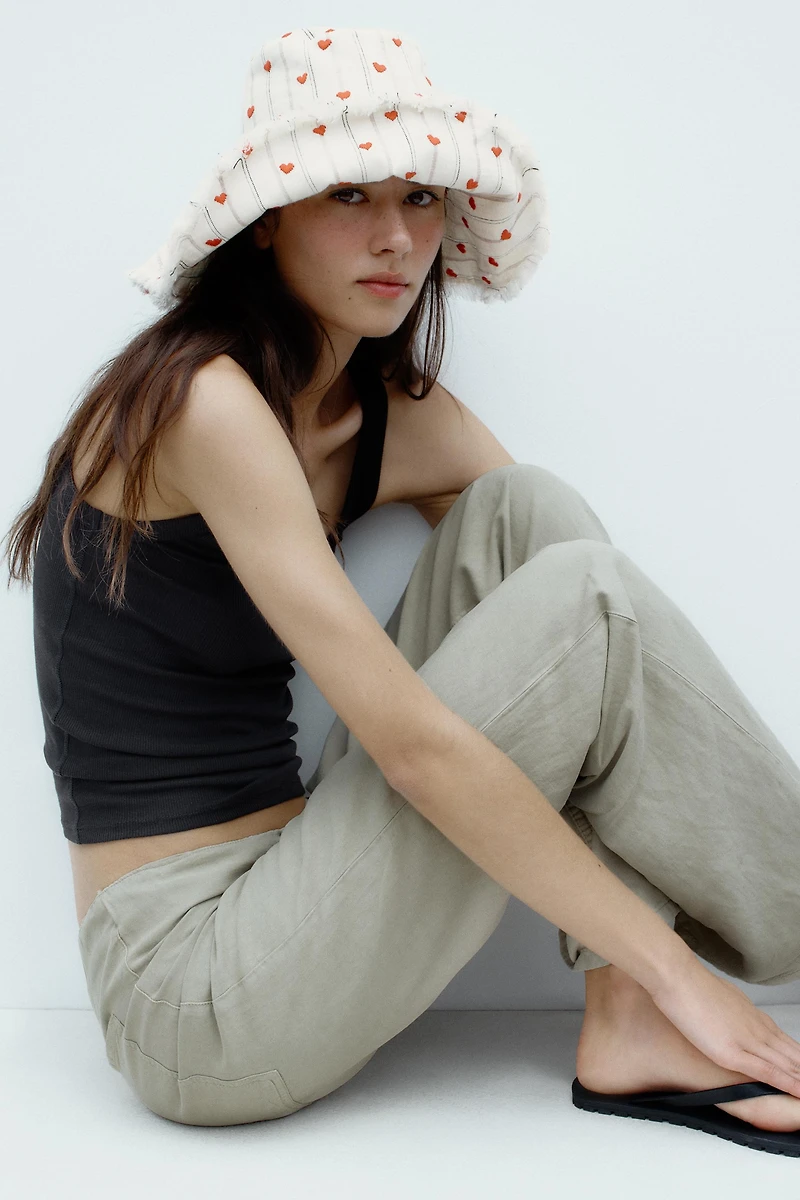 STRIPED HEART EMBROIDERED BUCKET HAT