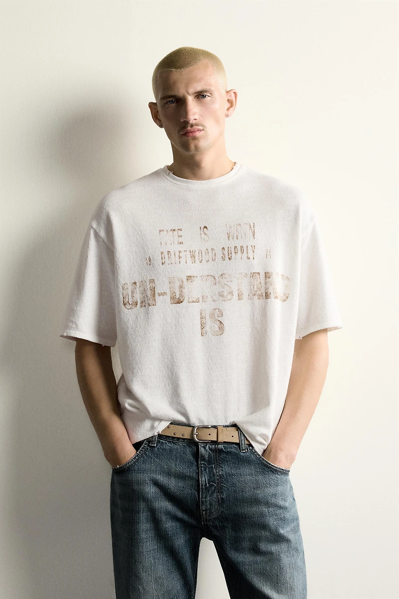 T-SHIRT EN MAILLE À IMPRIMÉ DÉLAV