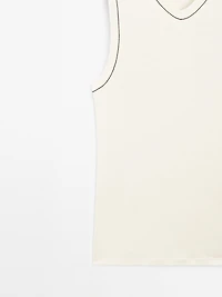 100% cotton T-shirt with contrast detail