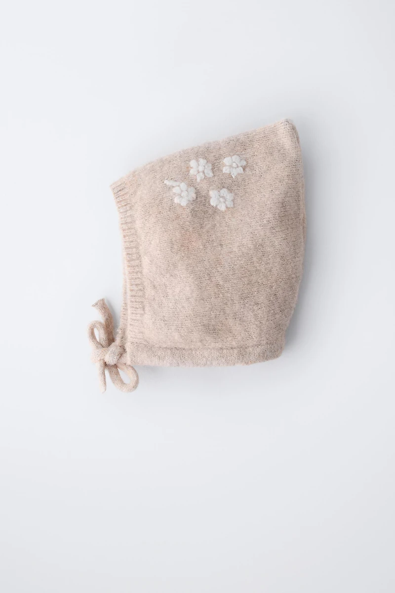 EMBROIDERED FLORAL KNIT BONNET