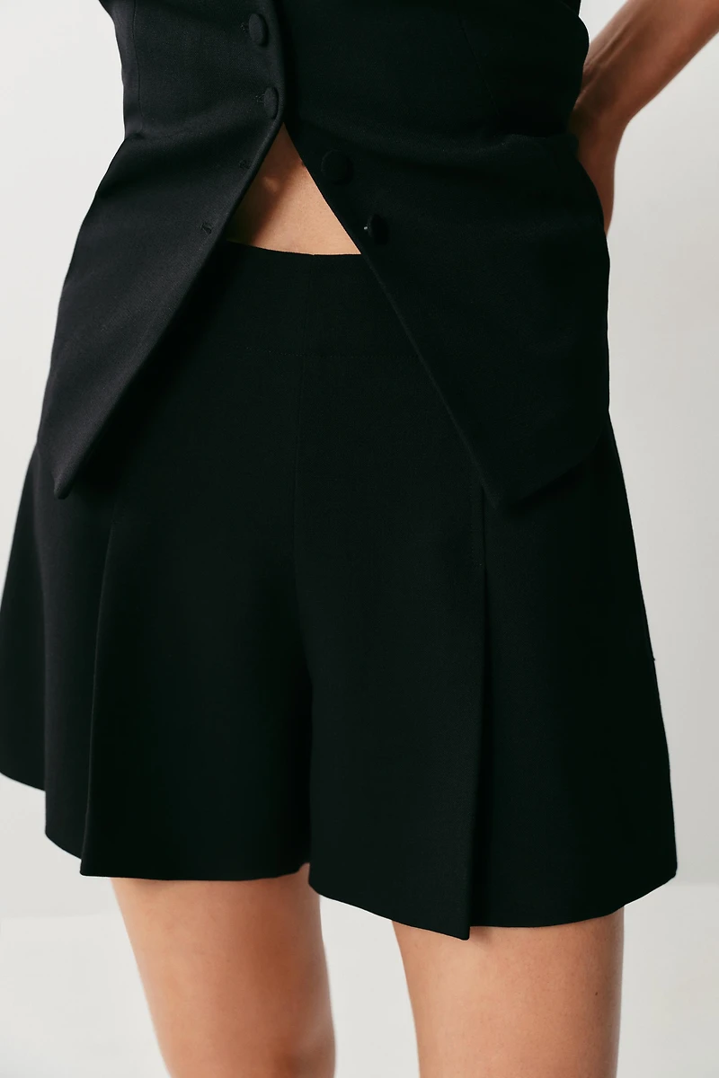 PLEATED SHORTS