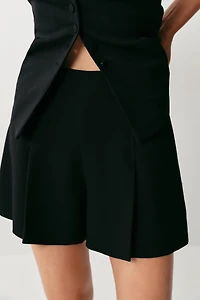 PLEATED SHORTS