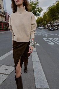 SOFT KNIT HIGH NECK JUMPER