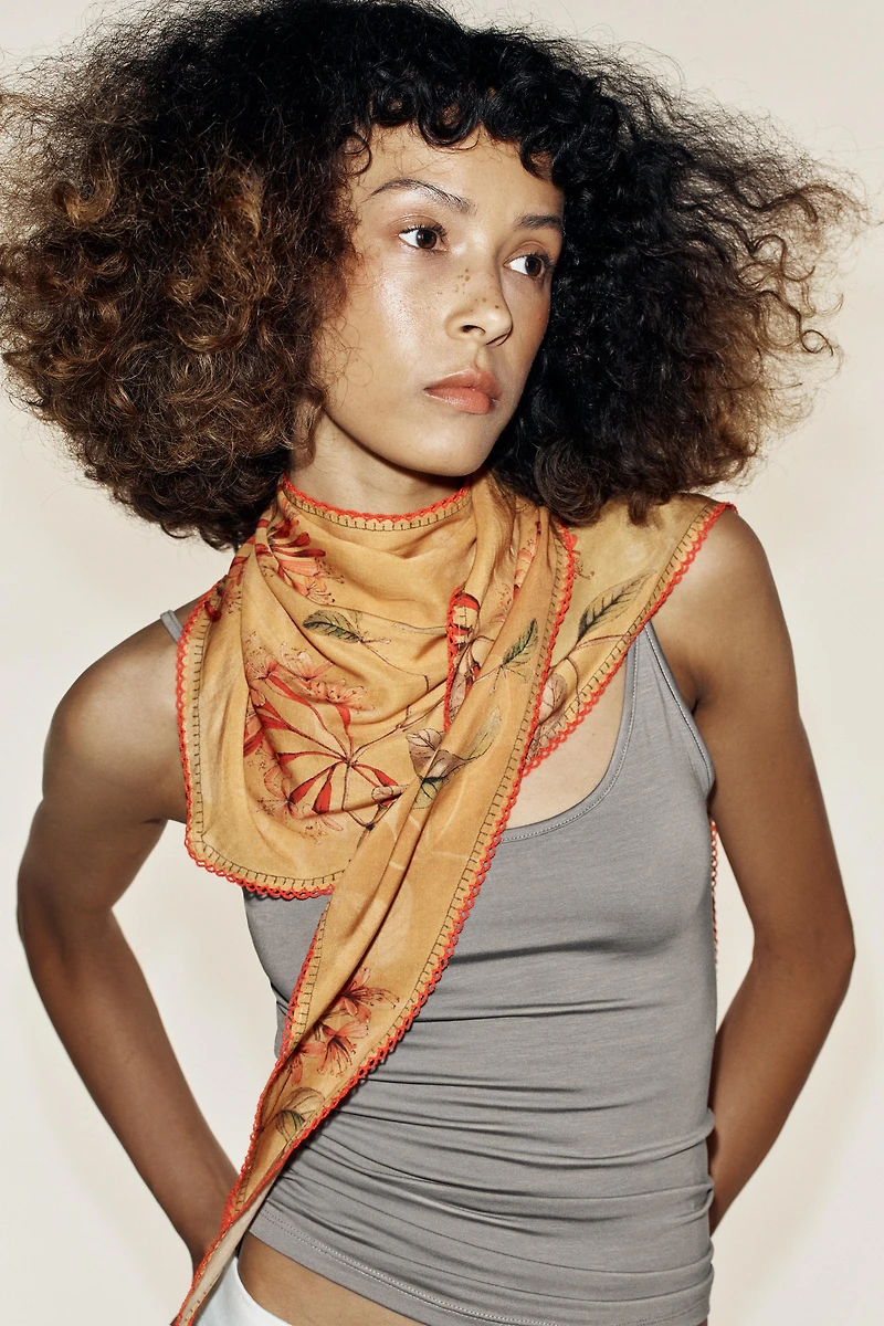FLORAL PRINT BANDANA SCARF WITH LACE TRIM
