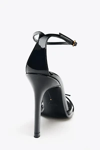 SANDALES À TALONS HAUTS ET BOUCLE