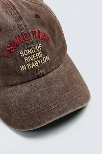 WASHED CONTRAST EMBROIDERED TEXT CAP