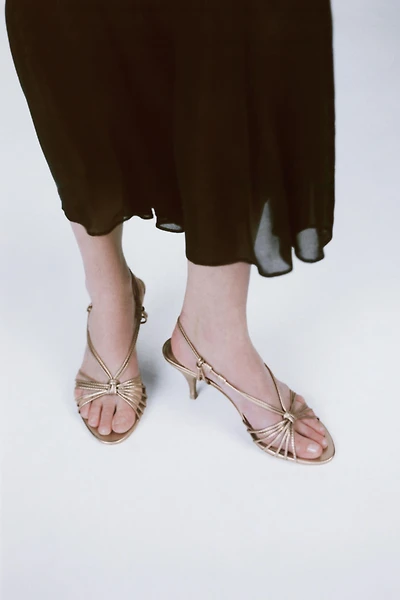 KNOT STRAP LEATHER SANDALS