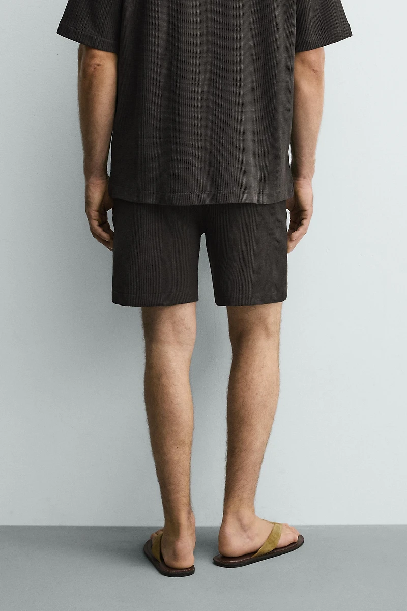 TEXTURED RELAXED FIT SHORTS
