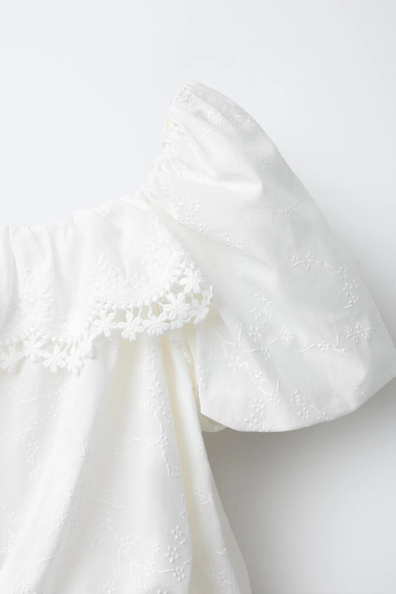 EMBROIDERED PUFFY TOP
