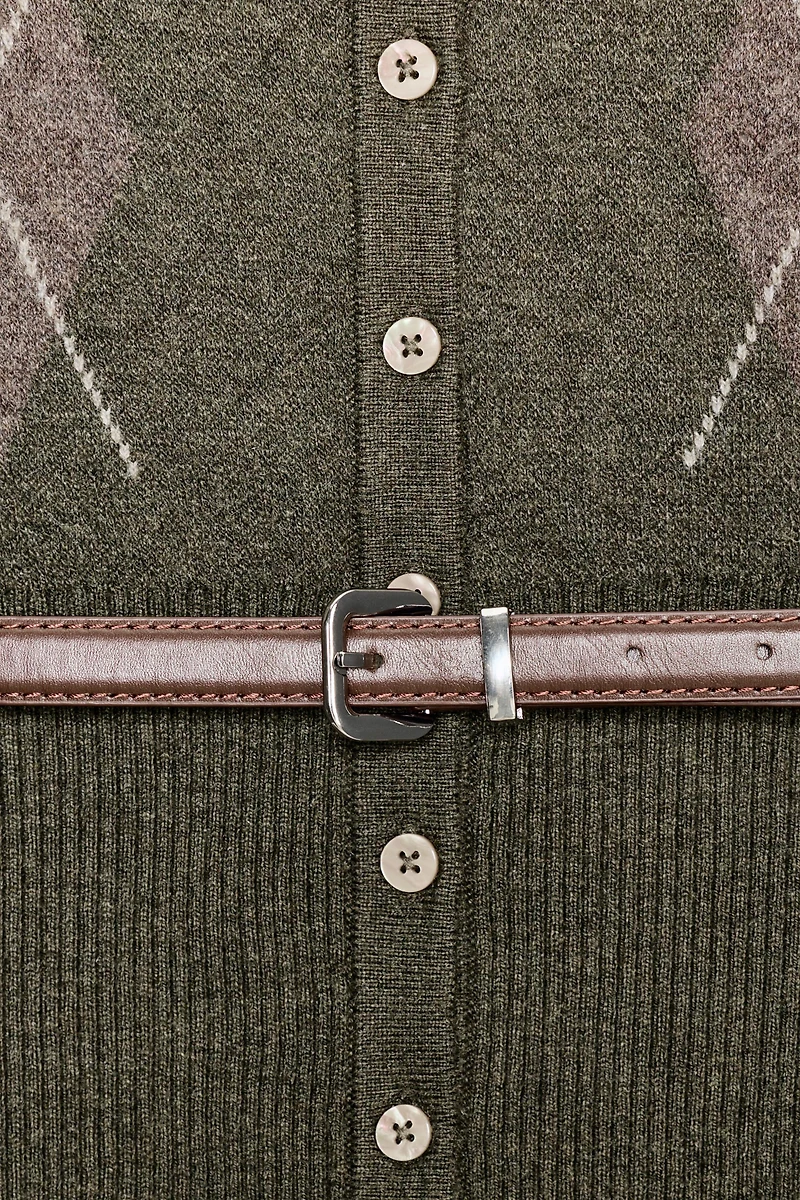 GILET EN MAILLE À LOSANGES AVEC CEINTURE