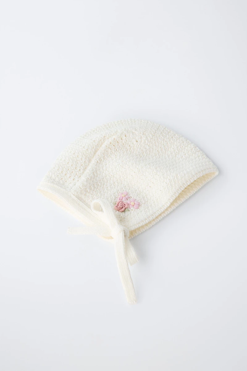 EMBROIDERED FLOWER KNIT BONNET