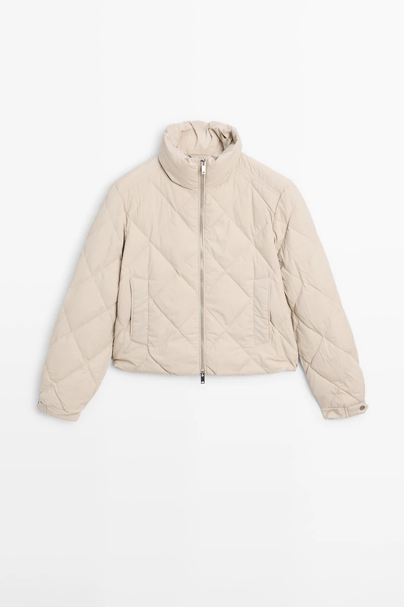 Short water-repellent down jacket