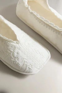 FOLDABLE LACE SLIPPERS