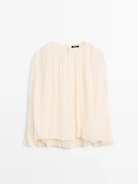 Voluminous flowing blouse