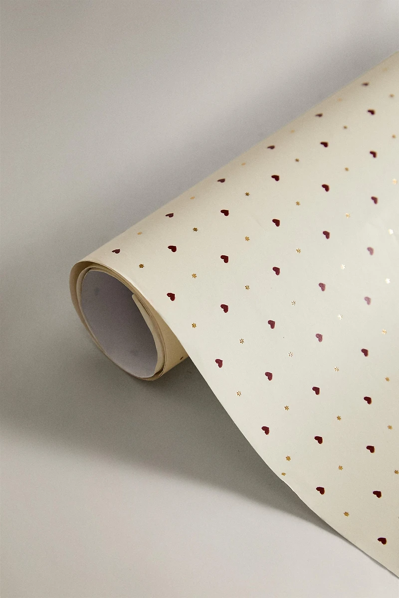 CHRISTMAS WRAPPING PAPER WITH HEARTS