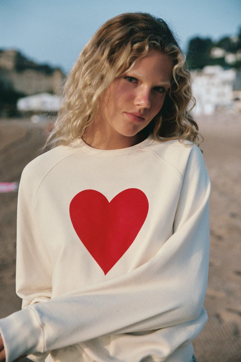 HEART SWEATSHIRT