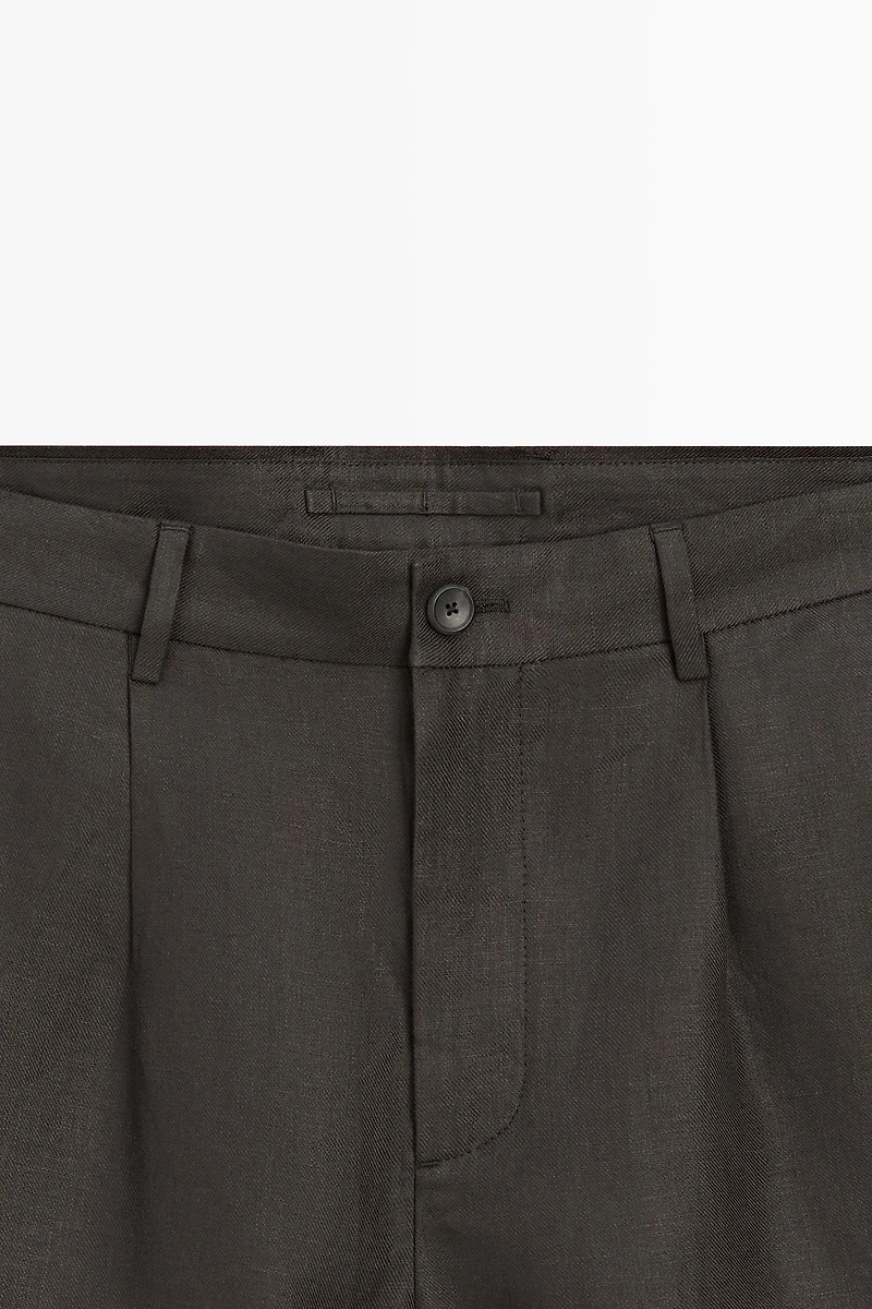 Linen Bermuda shorts with darts