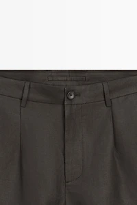 Linen Bermuda shorts with darts