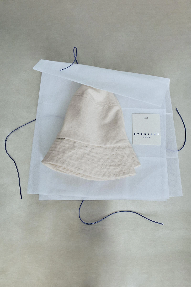 CONTRAST STITCH BUCKET HAT