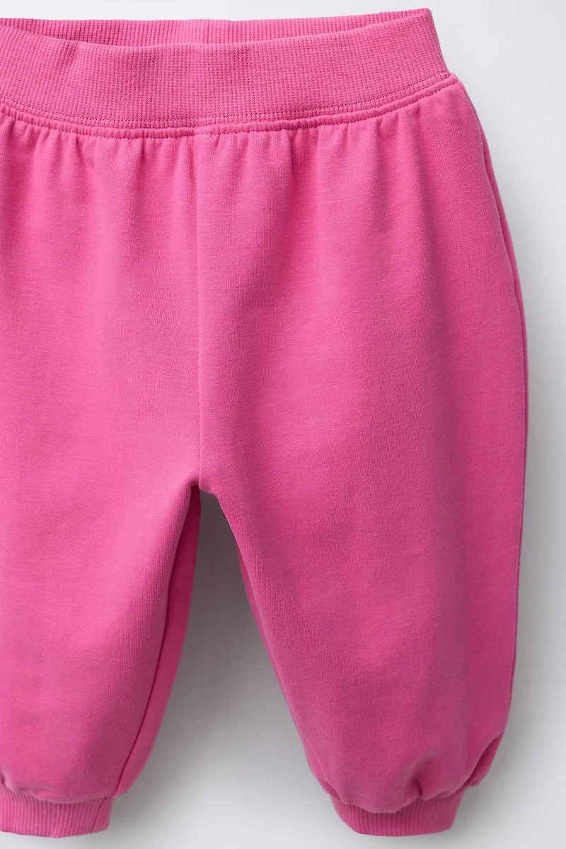 SWEATSHIRT AND JOGGER PANTS SET