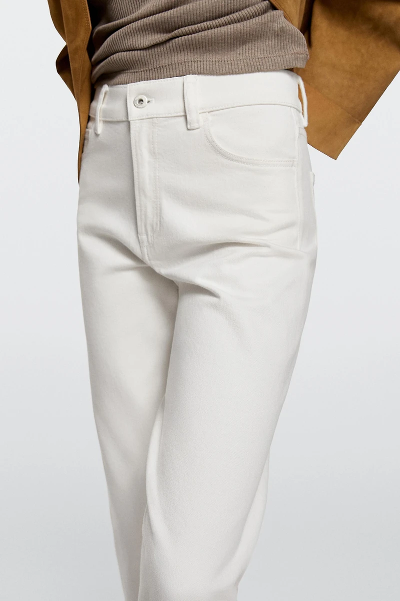 Mid-waist capris with turn-up hems