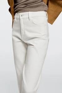 Mid-waist capris with turn-up hems