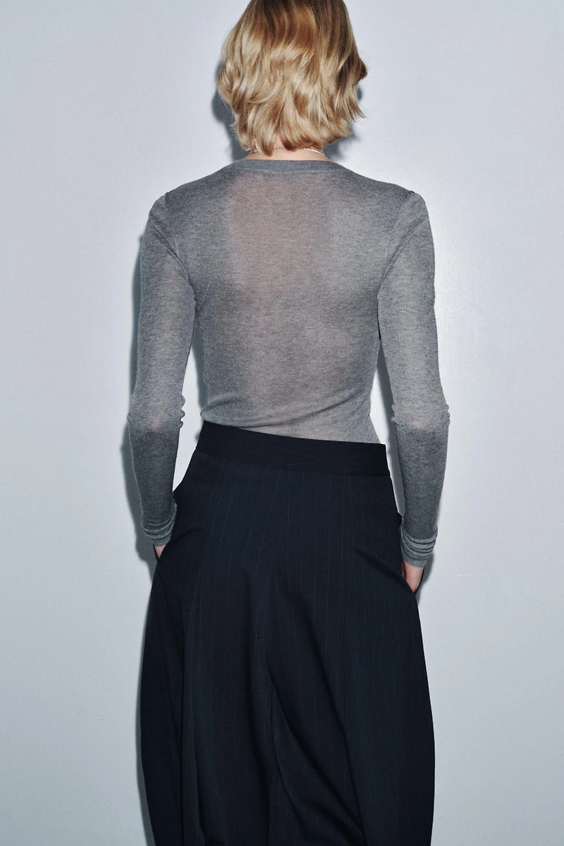 EXTRA-FINE KNIT TOP