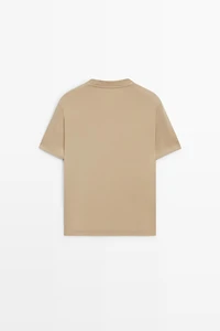 Regular fit short sleeve T-shirt.
