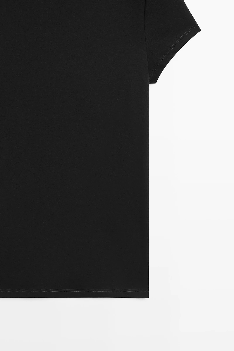 Short sleeve slim fit T-shirt