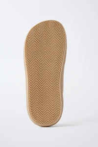 TENNIS OU BASKET BAREFOOT