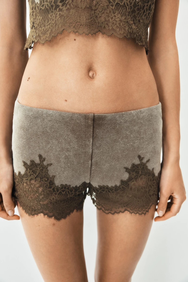 WASHED EFFECT LACE SHORTS