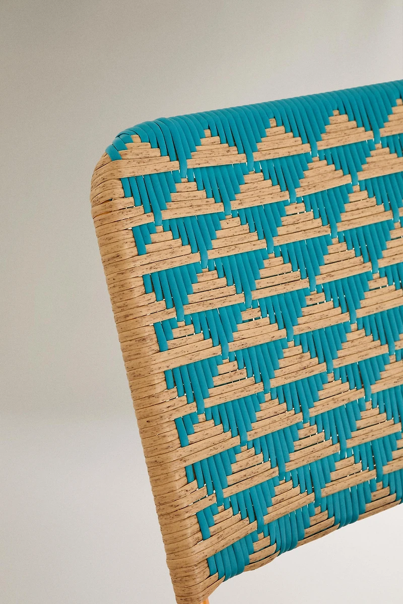 WOVEN FOLDING CHAIR WITH TRIANGLES