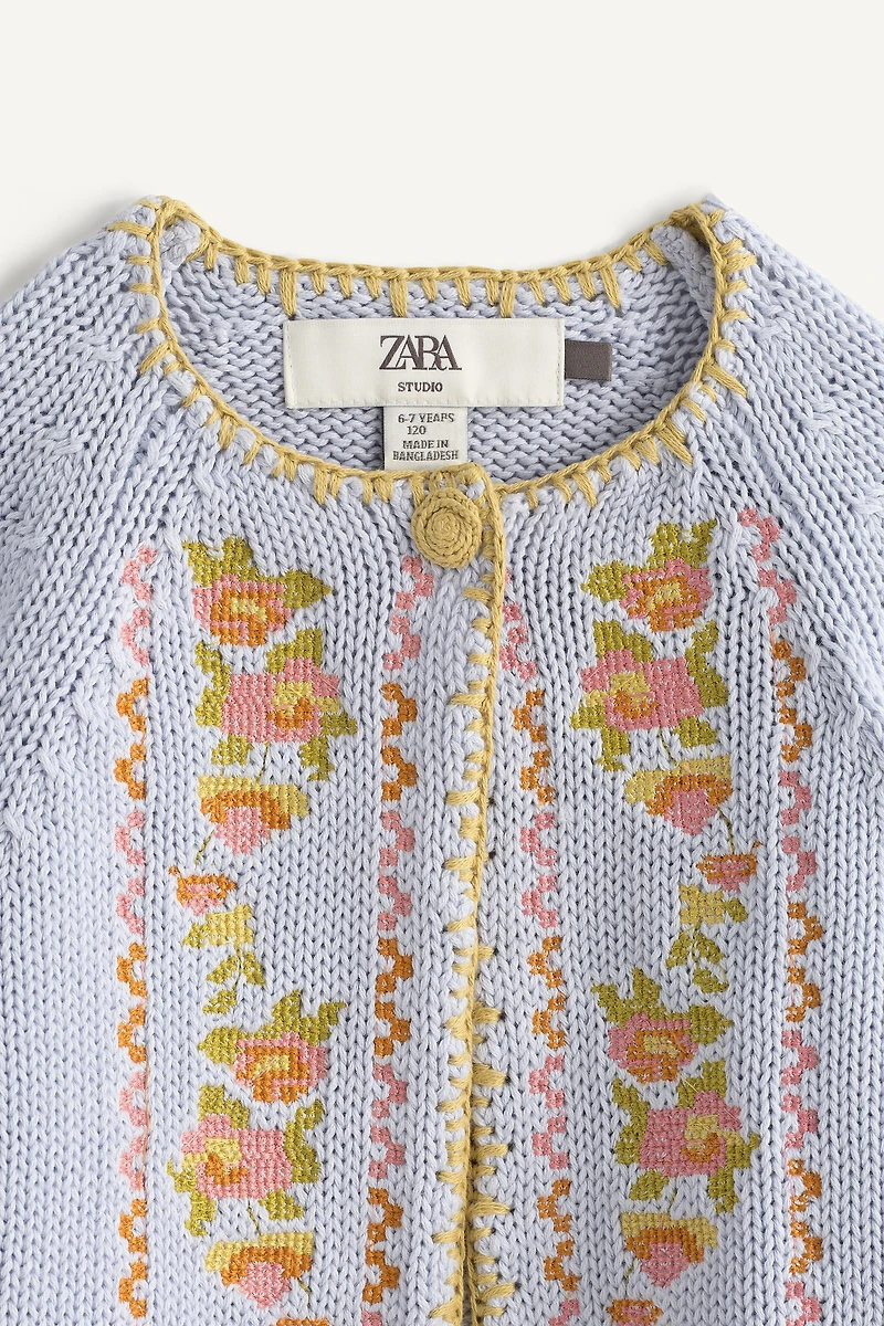 GILET EN MAILLE FLEURS BRODÉES POINT DE CROIX ÉDITION LIMITÉE