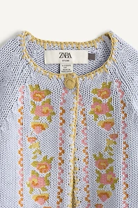GILET EN MAILLE FLEURS BRODÉES POINT DE CROIX ÉDITION LIMITÉE