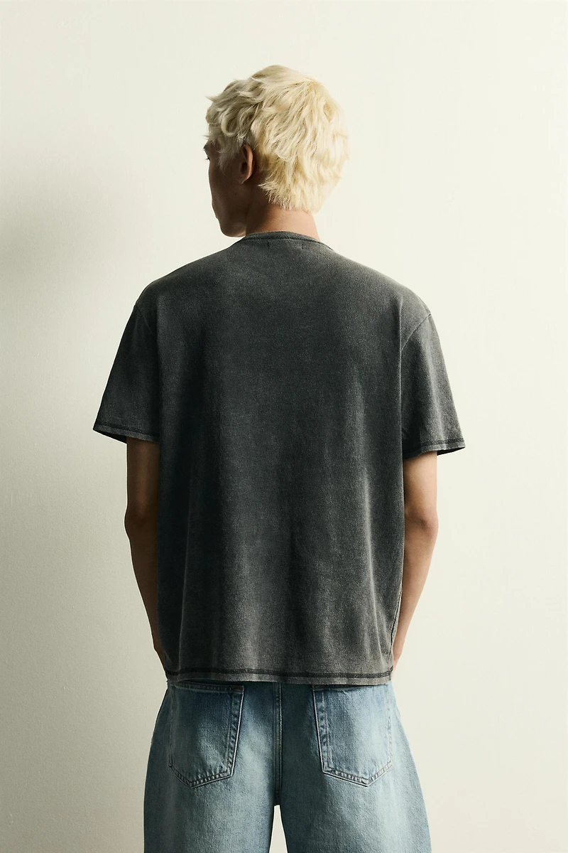 T-SHIRT EN MAILLE IMPRIMÉ DÉLAVÉ