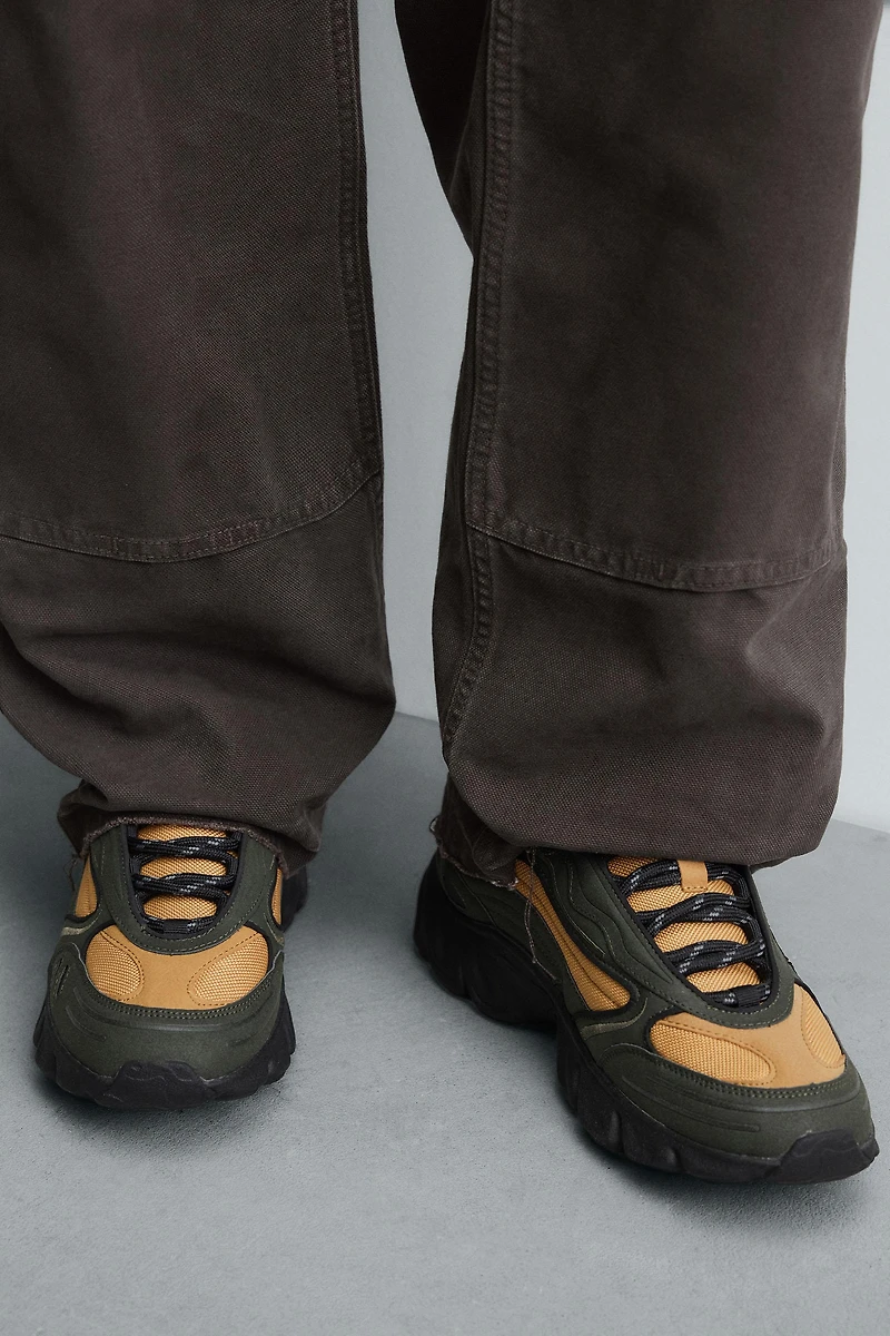 CHUNKY SOLE SNEAKERS