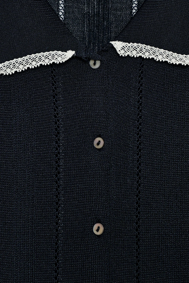 GILET POLO EN MAILLE AVEC DENTELLE ET MANCHES COURTES