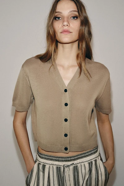 SHORT SLEEVE KNIT CARDIGAN