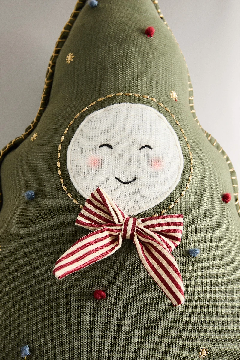 CHILDREN'S THROW PILLOW CHRISTMAS TREE