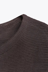TOP EN MAILLE CÔTELÉE SANS MANCHES