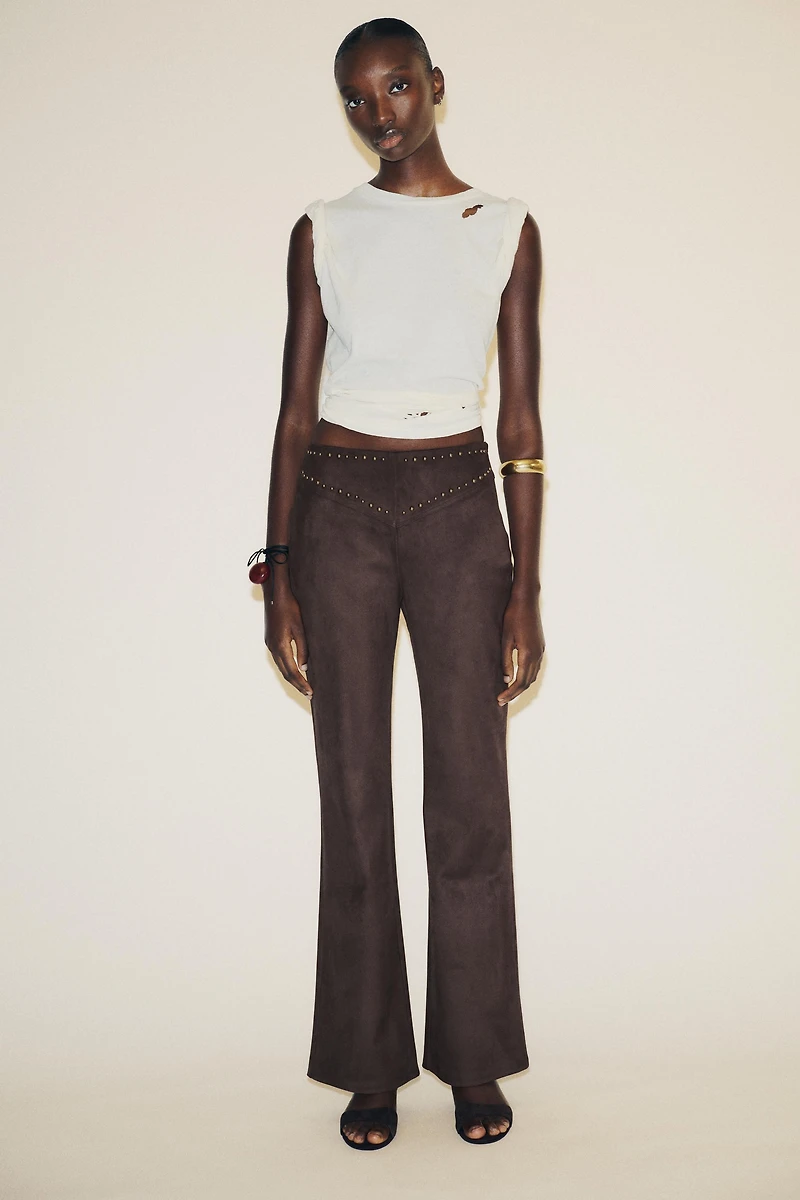 PANTALON FLARE EFFET DAIM CLOUS