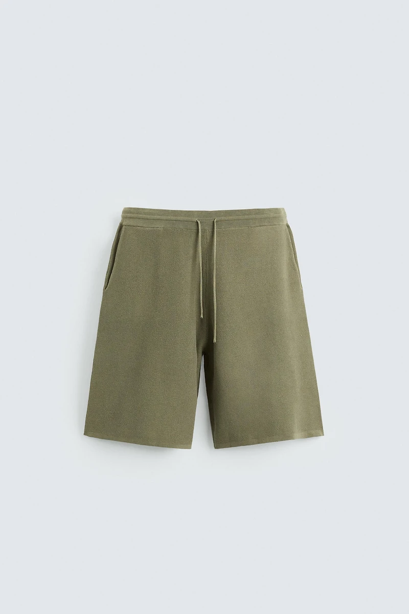 TEXTURED KNIT SHORTS