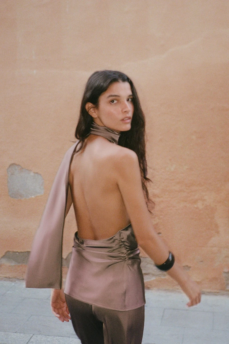 TOP SATINÉ HALTER FOULARD