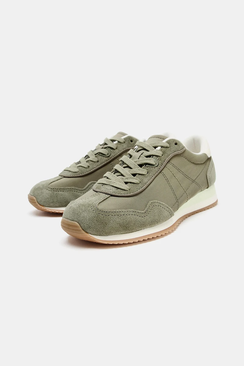 SOFT RUNNING SHOES