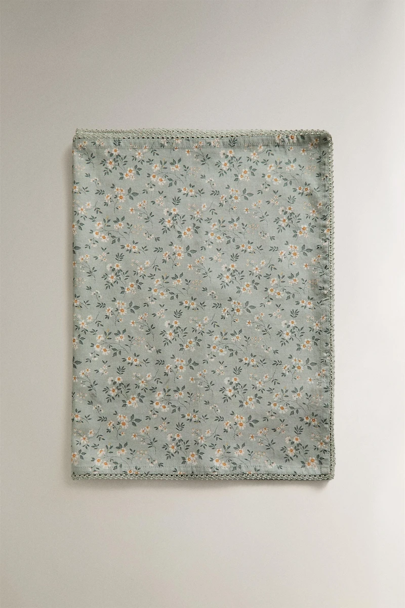 CHEMIN DE TABLE FLEURS SAUVAGES AVEC DENTELLE