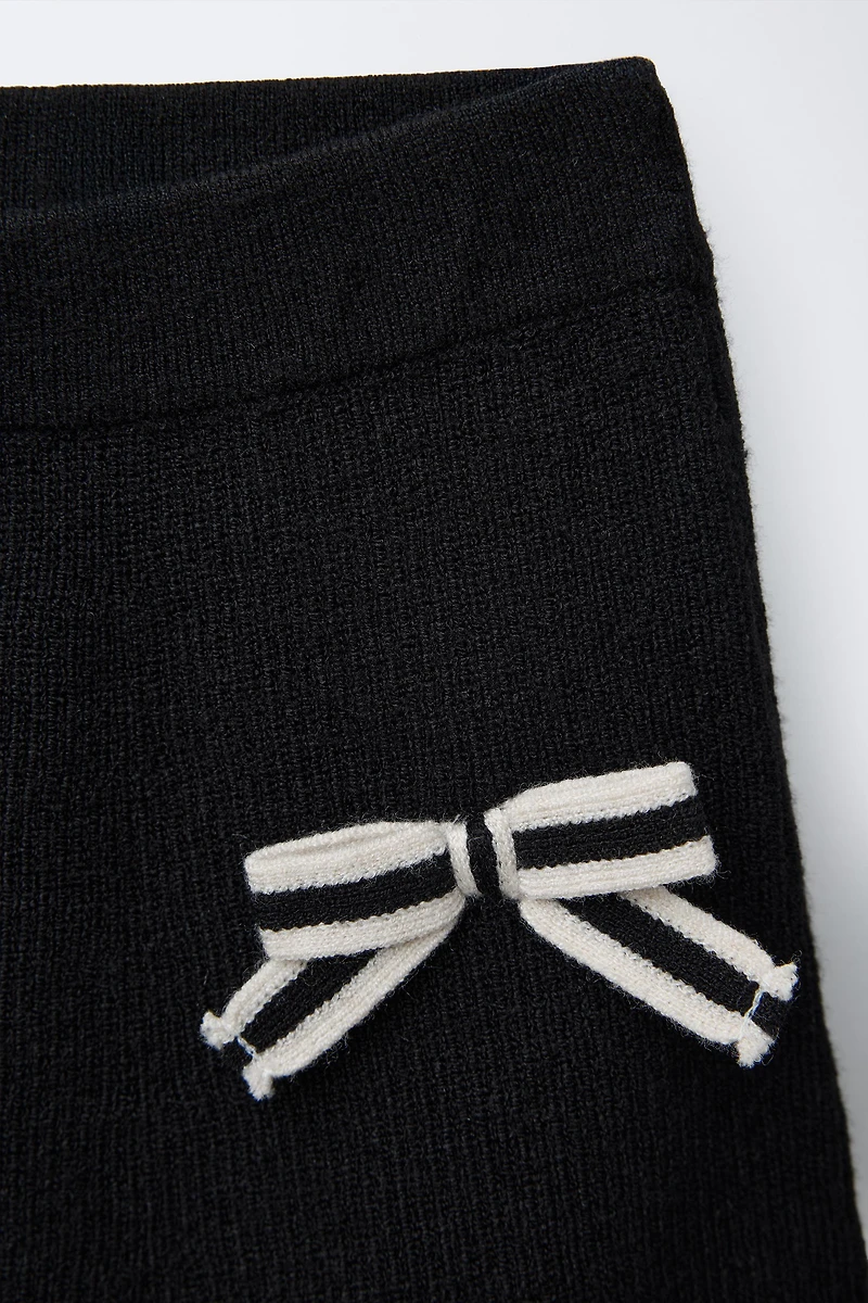 JUPE EN MAILLE AVEC LACETS