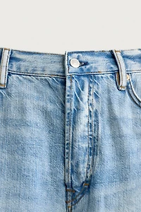 LIGHTWEIGHT REGULAR CROPPED FIT JEANS