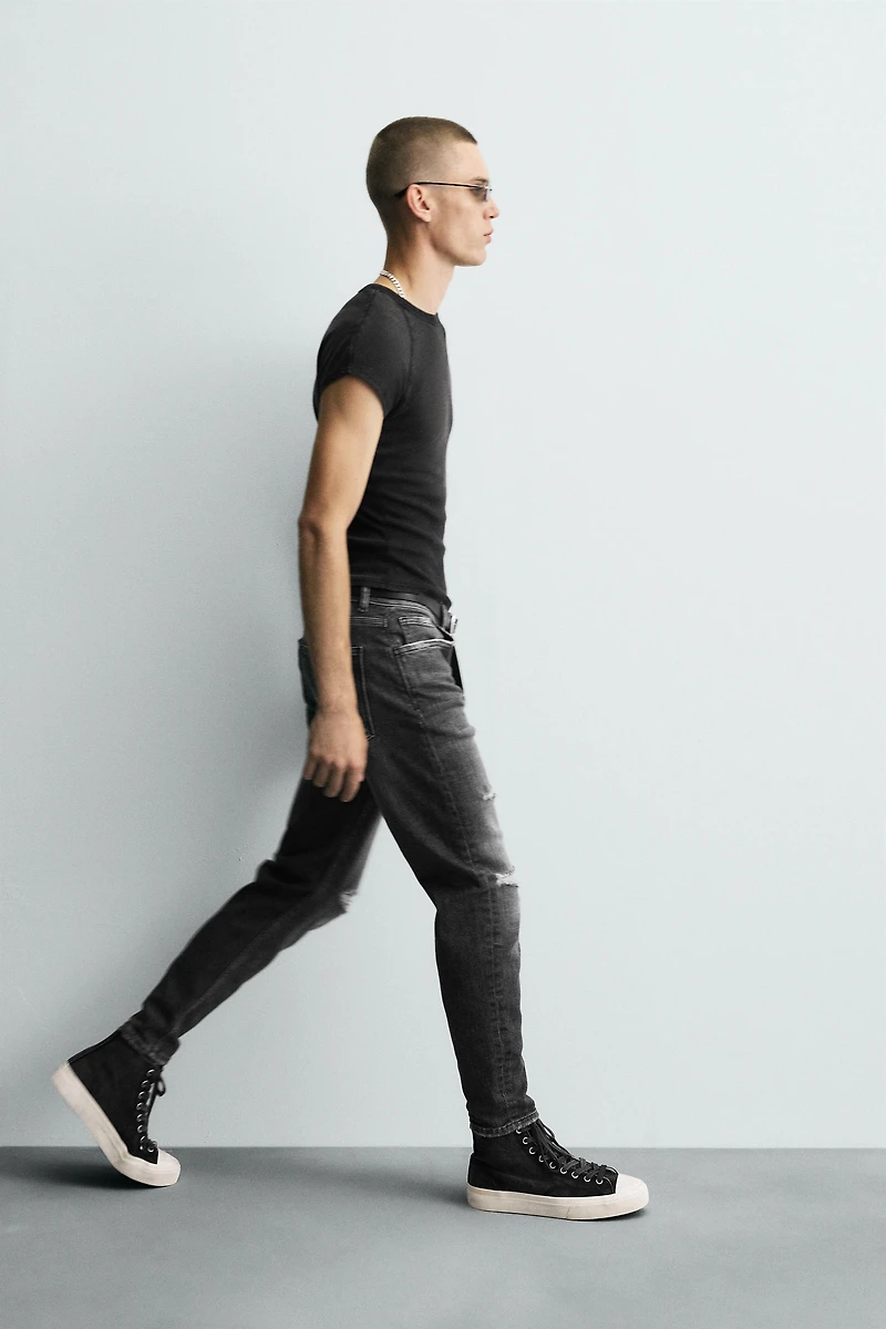 RIPPED SKINNY FIT JEANS